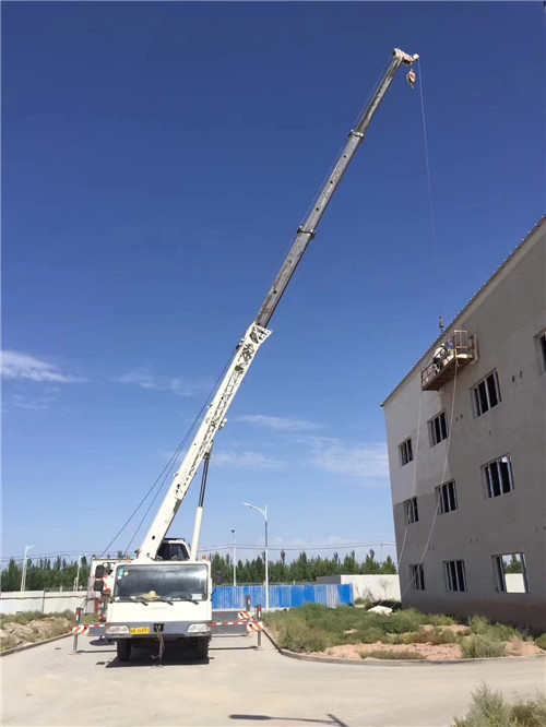 东昌府区“轻装强干”—— 吊车的 “轻量化臂架” 技术