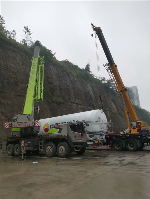 东昌府区“不怕风雨冻”—— 吊车的 “恶劣环境适应” 技术
